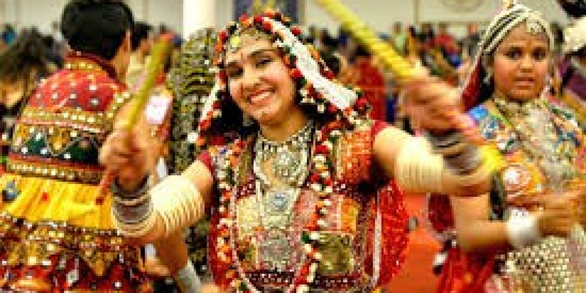 Kesariya Navratri 3.0 Surat – 3 Days Left | Book Garba Tickets Online