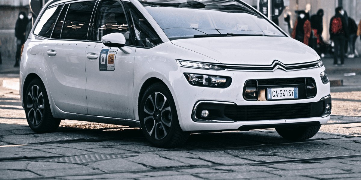 Airport Taxi Ashford for Group Transfers: Comfort, Safety, and Affordability