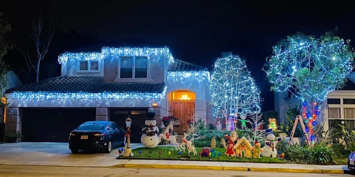 Expert Christmas Light Installation Services in Calabasas, CA