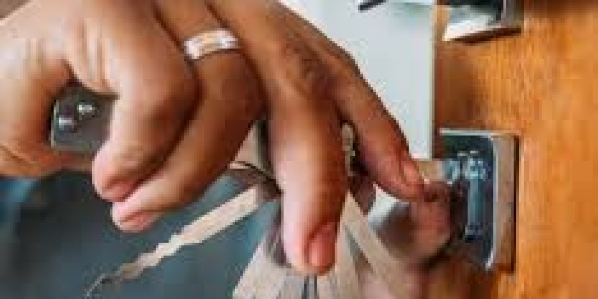 Slotenmaker in Hoevenen: Professionele, Snelle en Betrouwbare Service voor Elke Situatie