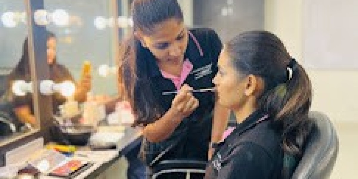 LAKMÉ ACADEMY POWERED BY APTECH - KHARADI:- Beautician Course in Kharadi