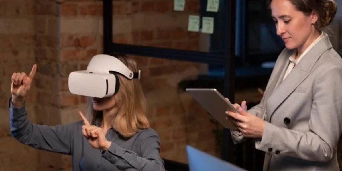 Achieving Human Centric Workplaces in the Age of AI Driven HR