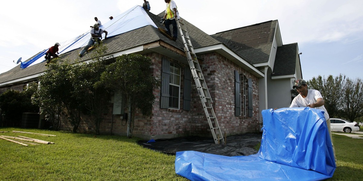 A Complete Guide to Emergency Roof Repairs for Homeowners