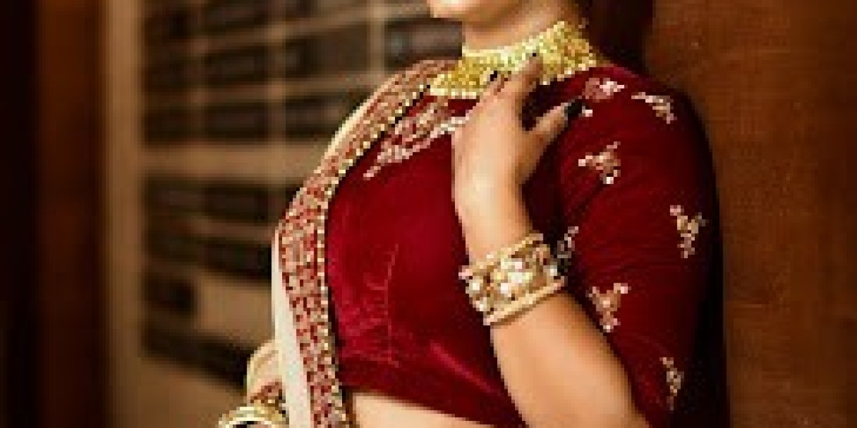 Lakmé Academy Powered By Aptech:- Makeup Course in Satellite Ahmedabad