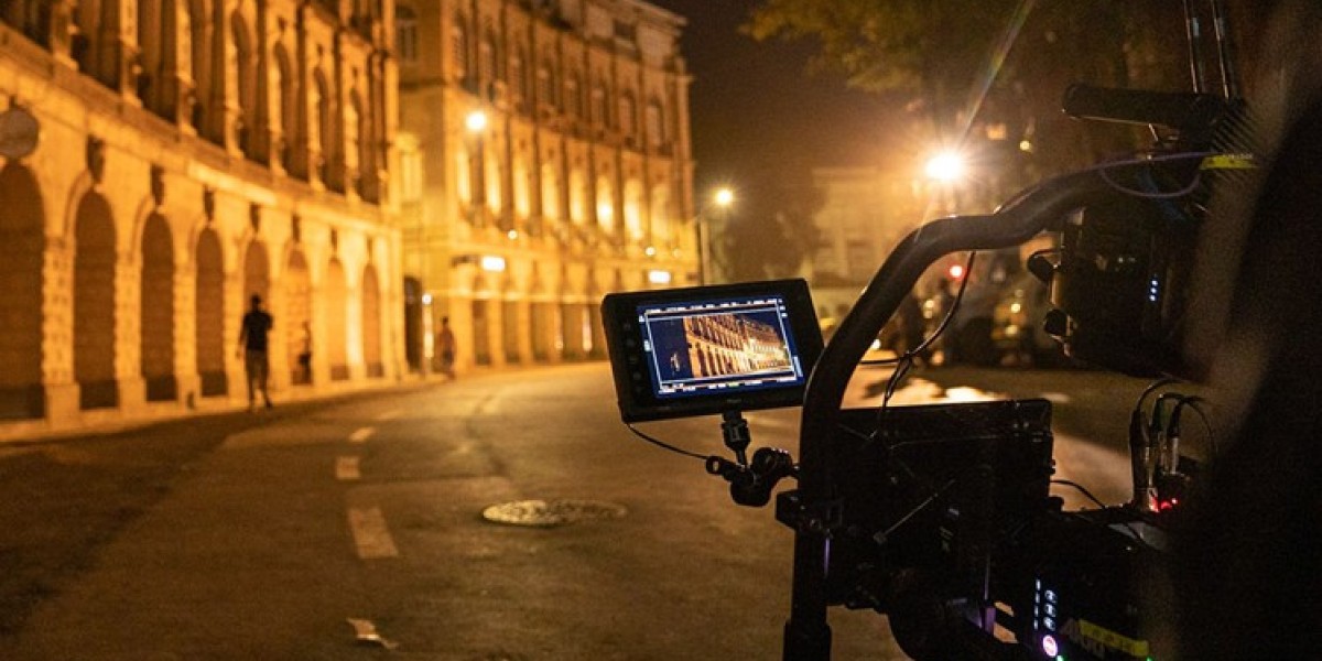 Dark on Netflix: German Mystery Thriller Premieres Dec