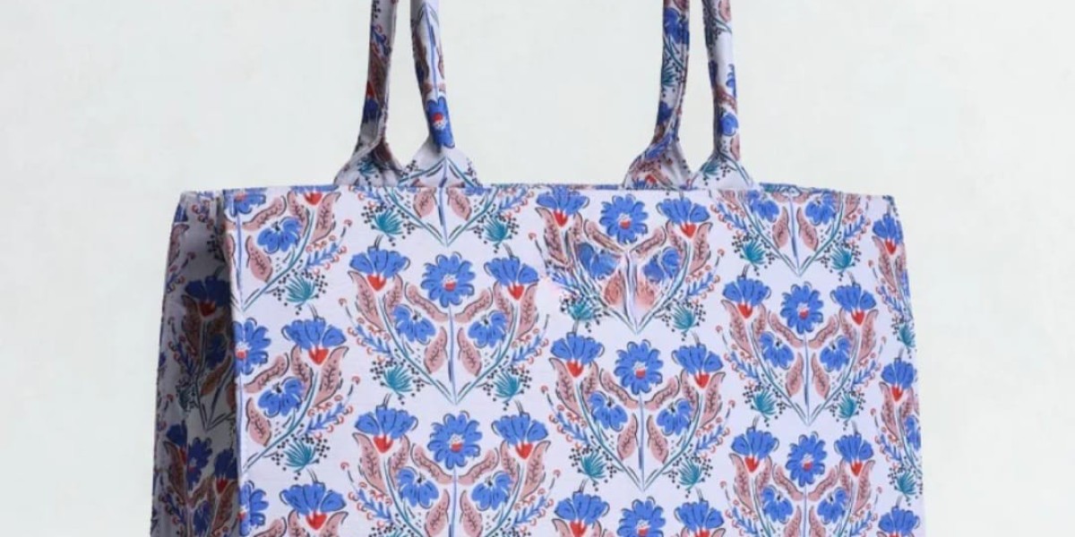 Top Reasons Students Prefer the Best Large Canvas Bags for Students