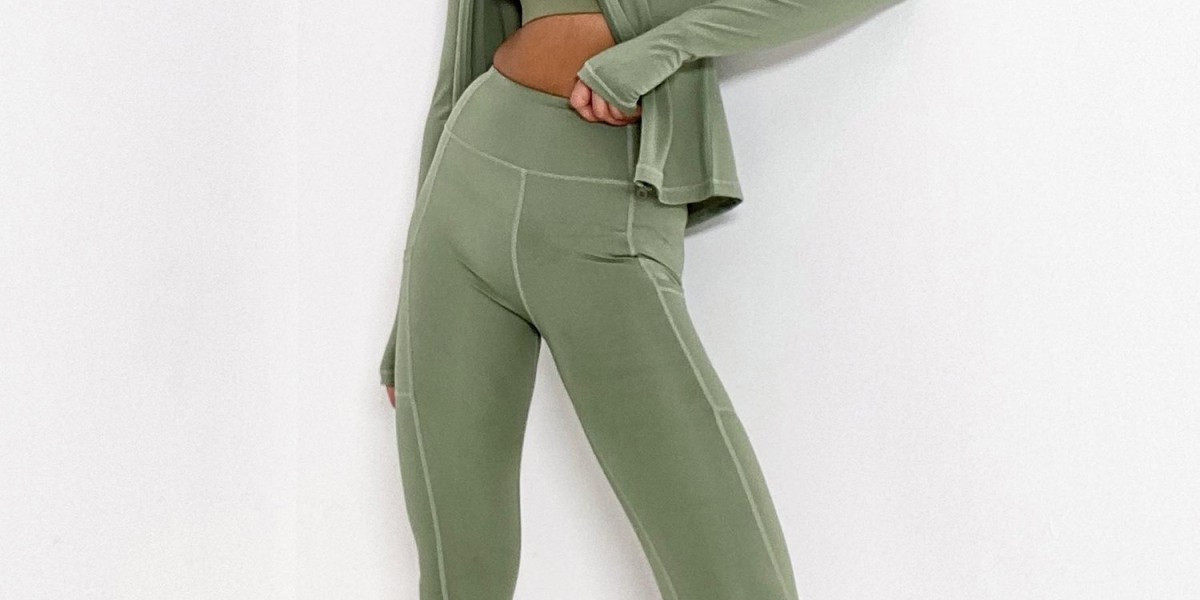 Stay Stylish and Flexible: Why the Yoga Jacket is Your Ultimate Workout Companion