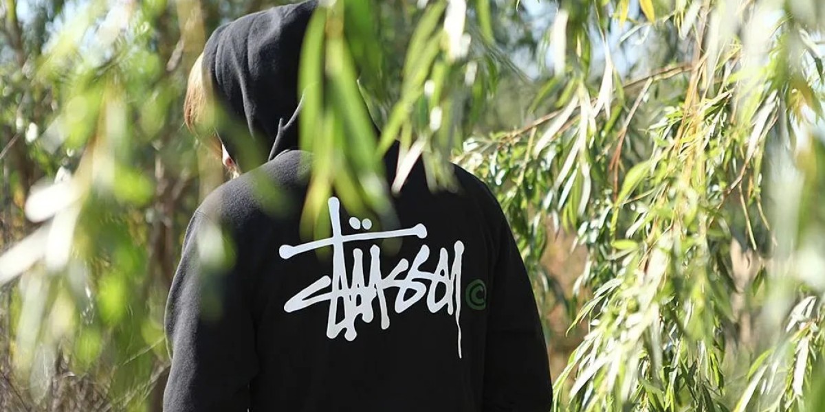 Stussy Hoodie: The Perfect Blend of Comfort and Streetwear Legacy